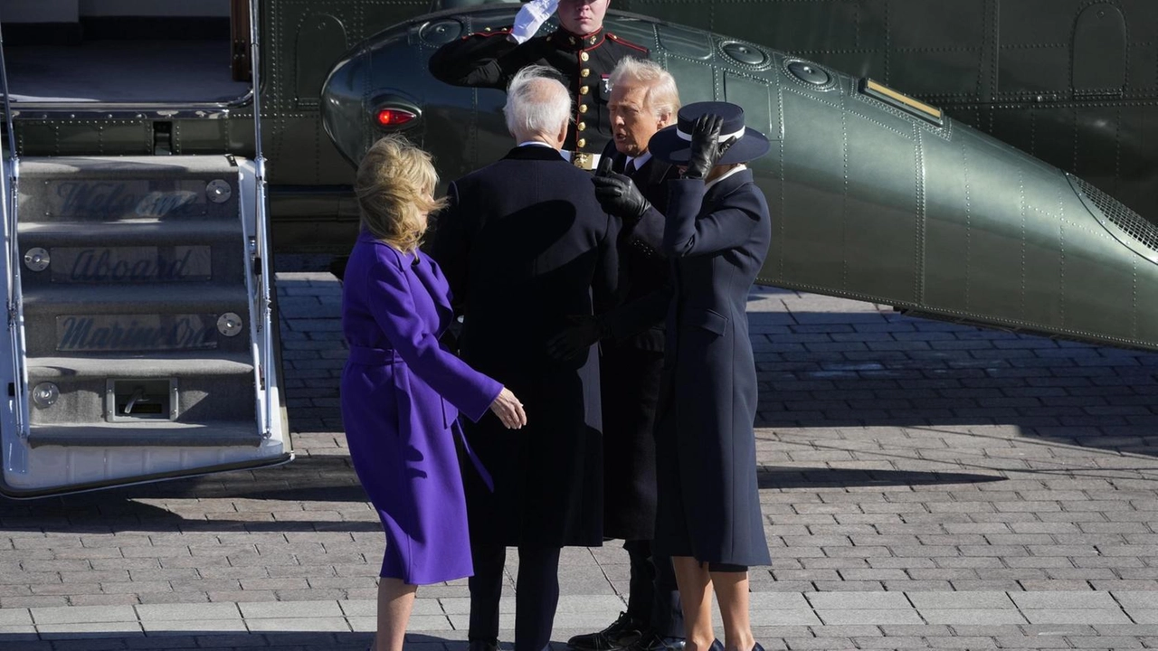 Nella sua prima intervista da presidente a Fox News, Trump non esclude un'indagine su Biden, riferisce Politico.