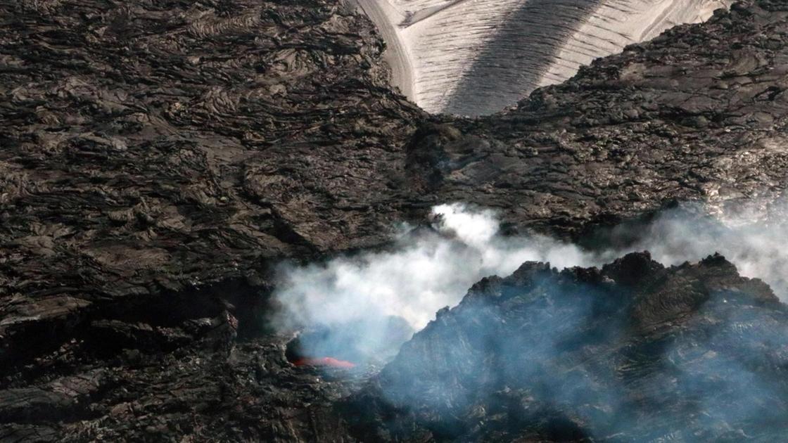 Eruzione del vulcano Kilauea alle Hawaii: fontane di lava alte 80 metri