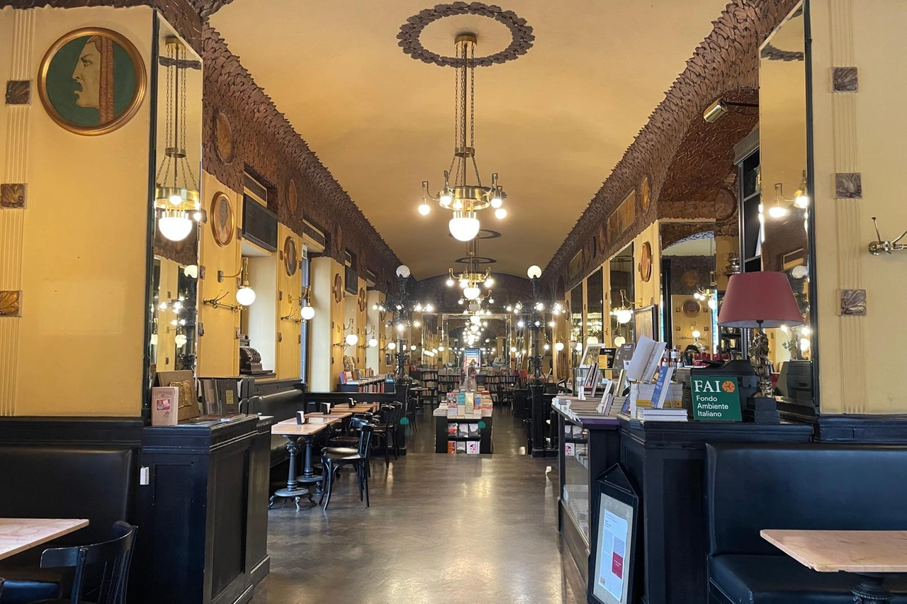 La libreria dell’Antico Caffè San Marco in via Cesare Battisti a Trieste (foto di Monica Guerci)