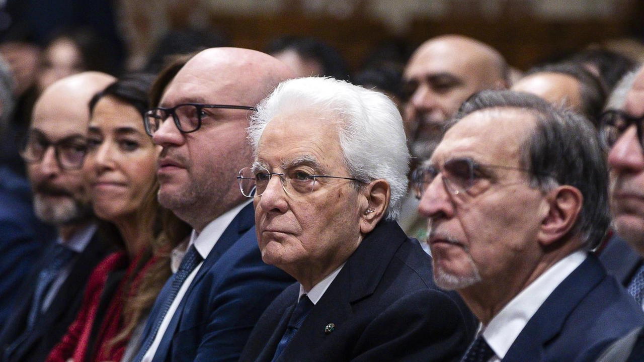 Ignazio La Russa esprime solidarietà a Mattarella contro gli attacchi della portavoce russa Zakharova, difendendo i valori democratici.