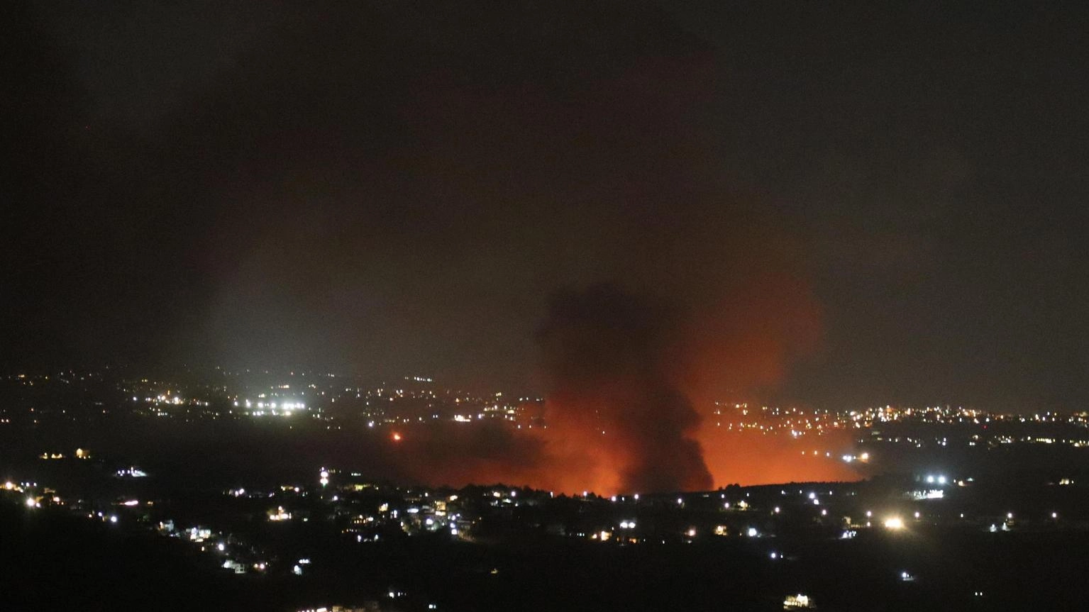 Media Libano, decine di attacchi israeliani a sud ed est