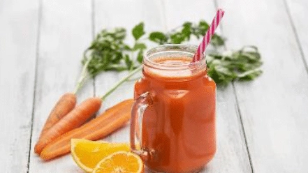 Acqua e limone, pomodoro ’condito’, estratti di anguria e ananas contro la sete