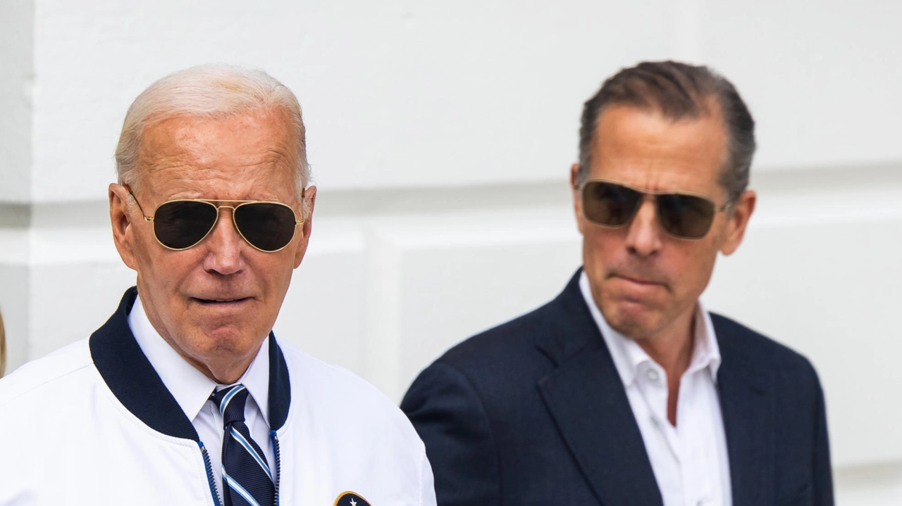 Hunter Biden con il padre alla Casa Bianca (Ansa)