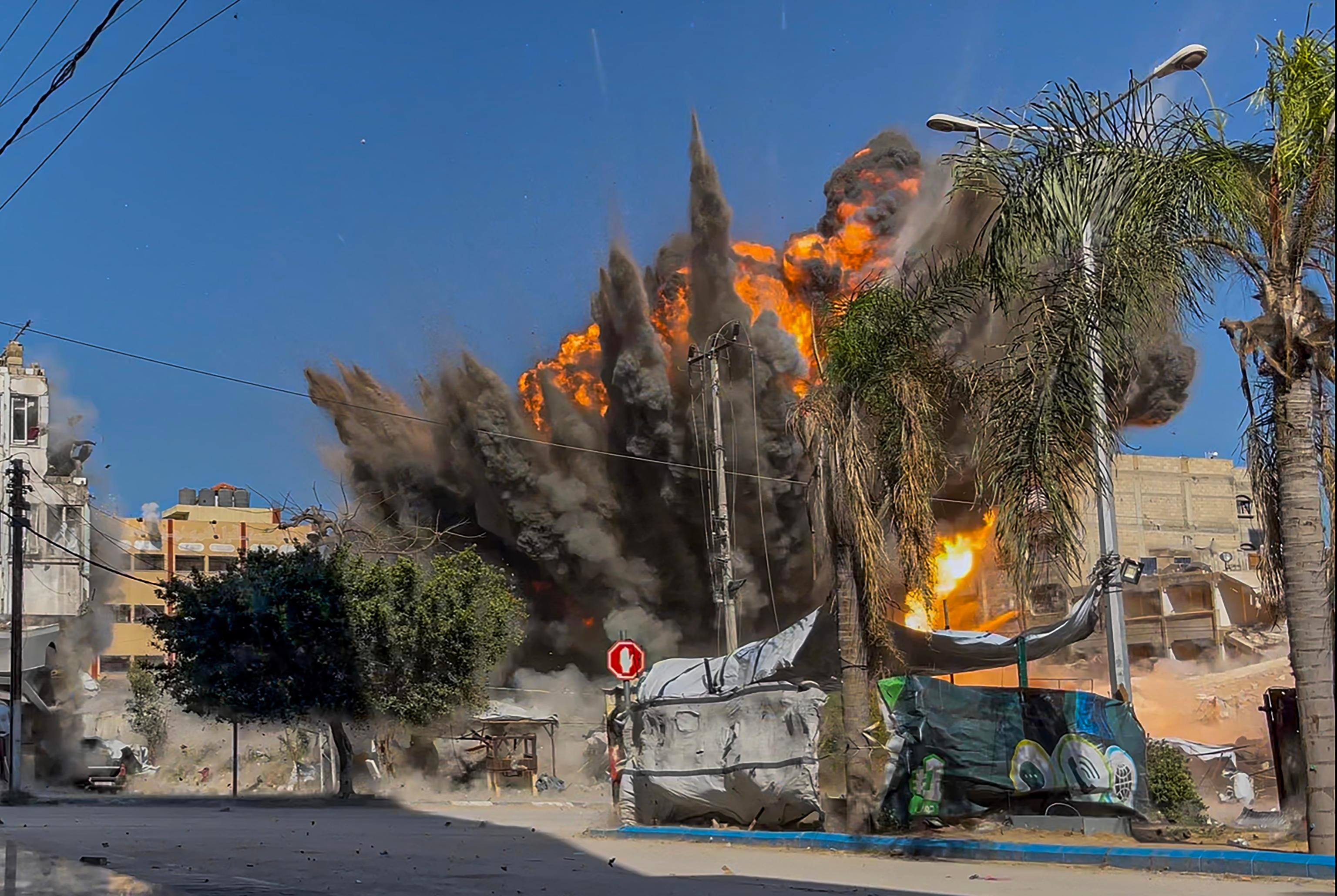 Raid Idf sull’ospedale Nasser, 5 morti. Obiettivo il nuovo premier di Hamas a Gaza: era ricoverato. Katz: “Eliminato con successo”