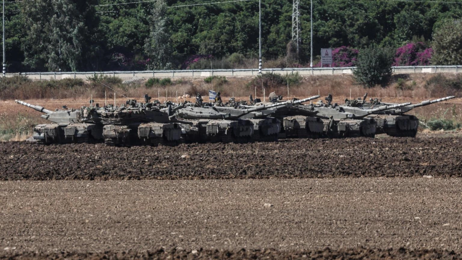 Israele schiera brigata aggiuntiva a confine Libano