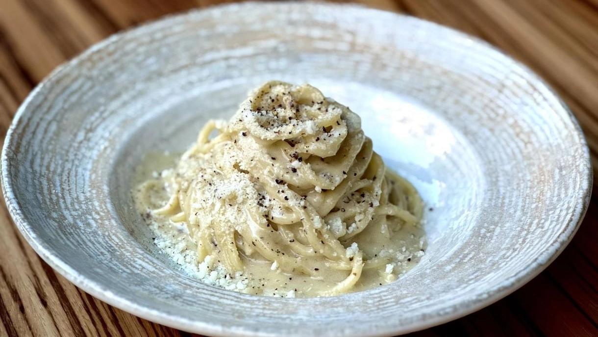 La ricetta dei celebri Tonnarelli cacio e pepe firmata dal cuoco del ristorante Le Spighe, all’interno del Grand Hotel Palatino di Roma