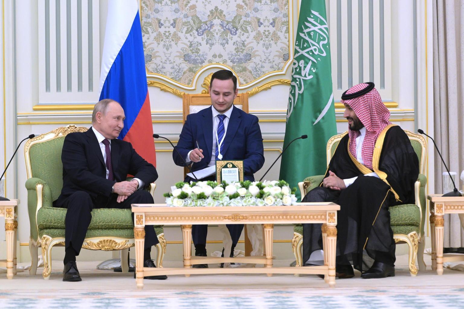 Putin discute con il principe saudita per normalizzare i rapporti Russia-USA