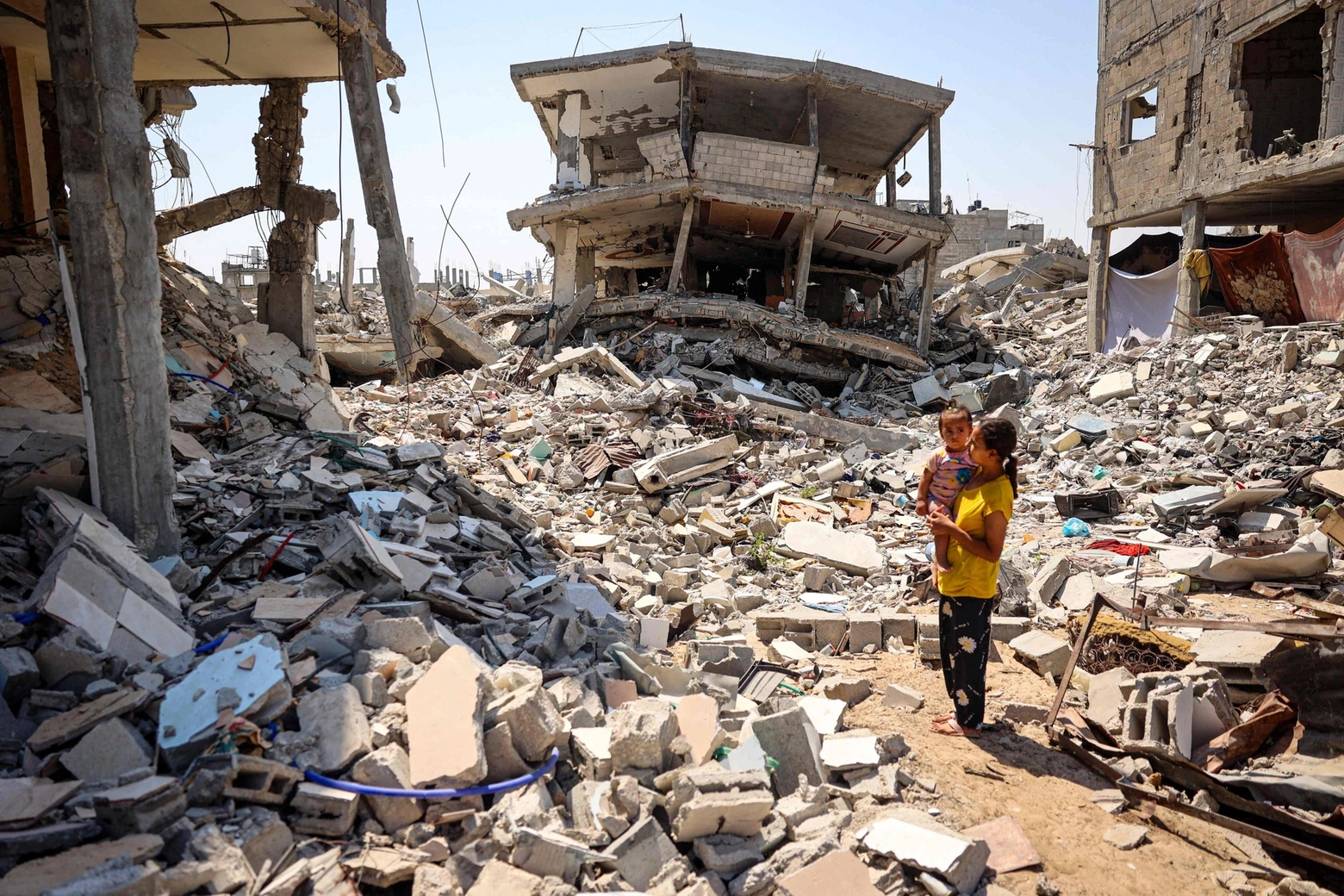 Continuano senza tregua gli attacchi israeliani nella Striscia di Gaza