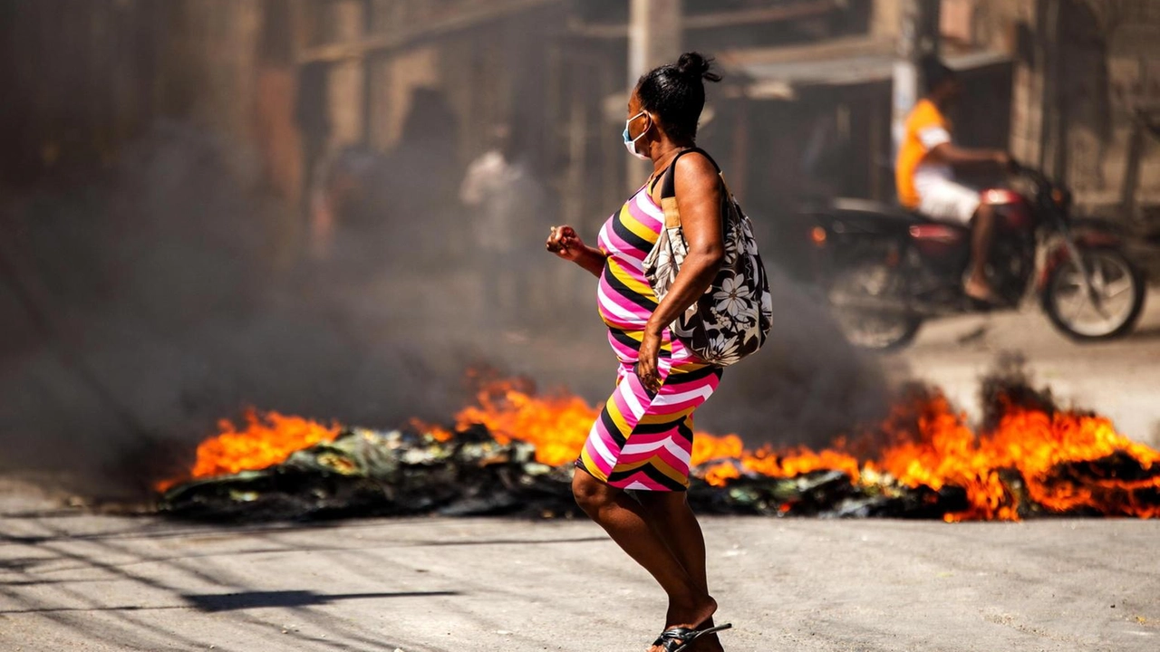 L'Alto Commissario ONU evidenzia la crisi dei diritti umani e l'impunità ad Haiti, con violenza in aumento e deportazioni forzate.