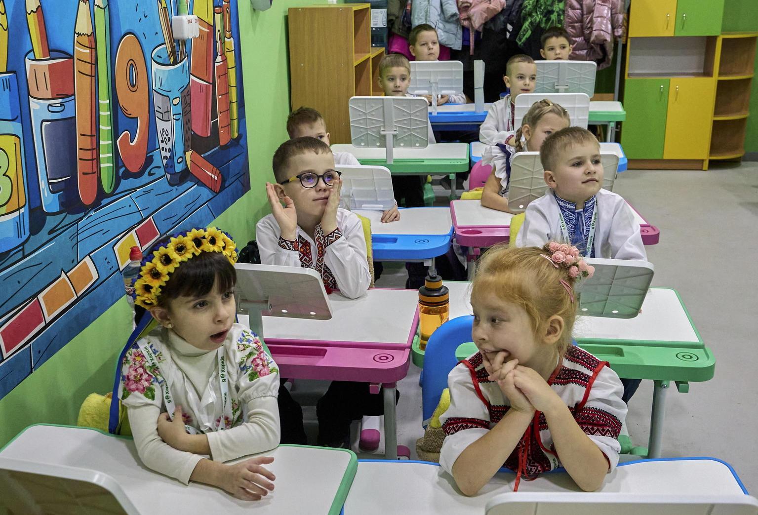 Mariupol: studenti costretti a scrivere lettere di gratitudine ai soldati russi