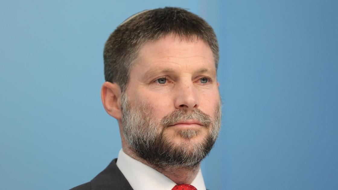 Bezalel Smotrich sostiene l