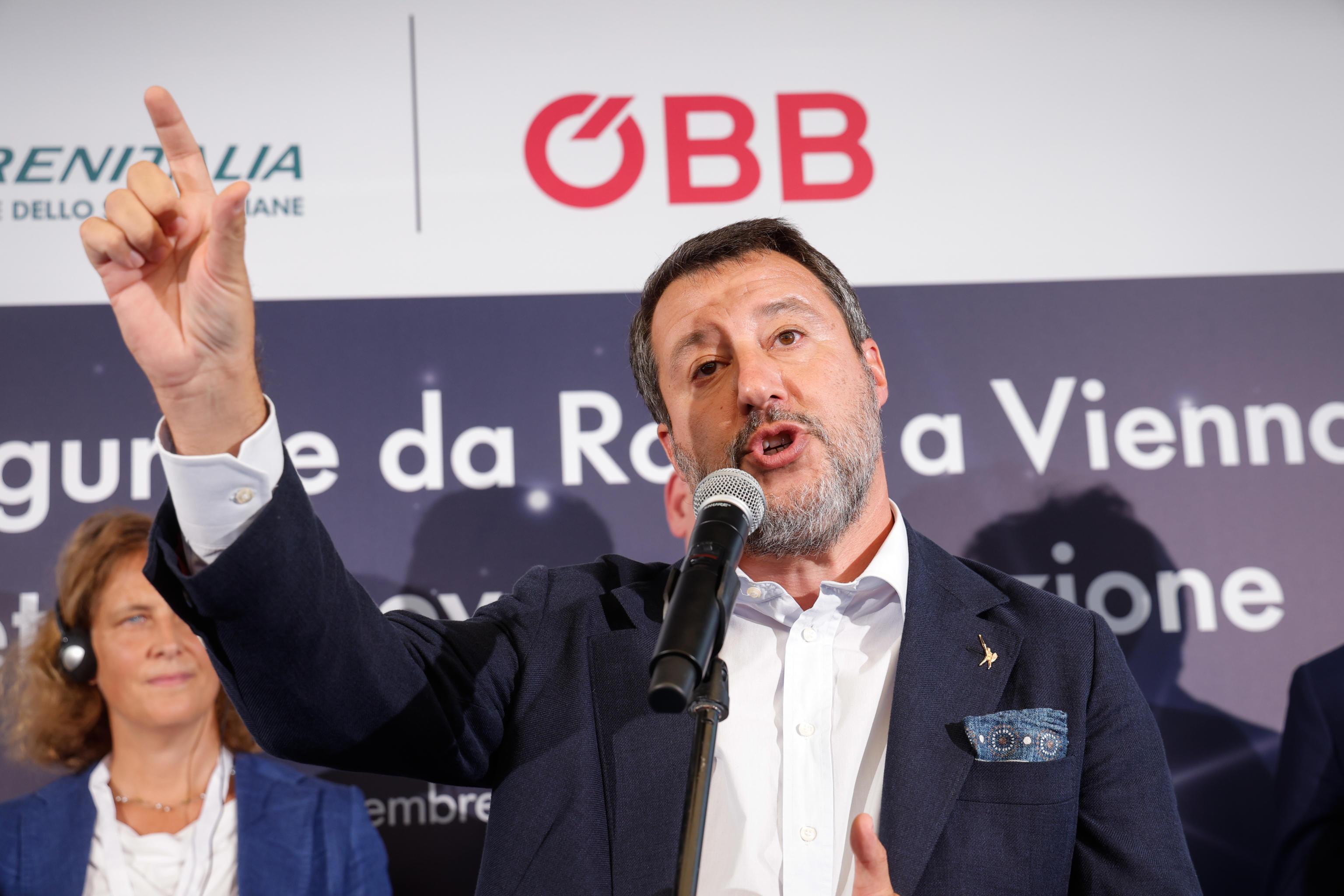 Omicidio Viareggio, Salvini: “Se il morto non fosse stato delinquente non sarebbe finita così”. Valanga di commenti sui social