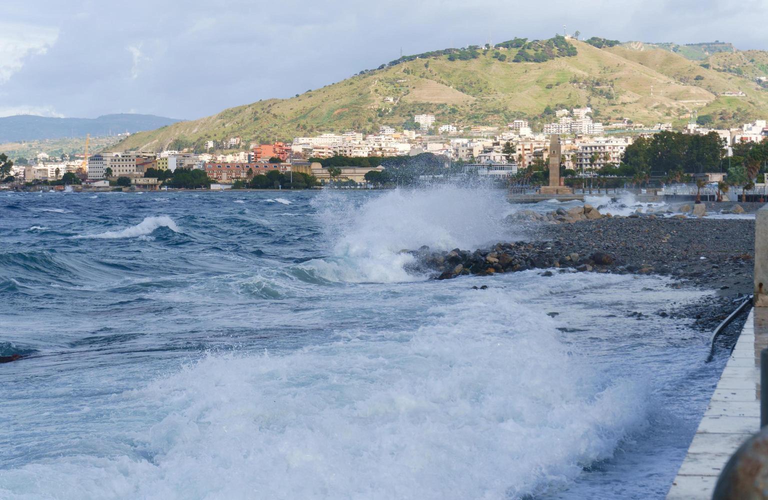 Allerta meteo: aria fredda porta temporali e venti forti su Sardegna, Sicilia e Calabria