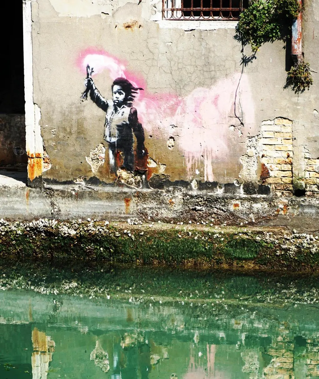 Rischio vandali, i vigilanti sorvegliano l’opera di Banksy