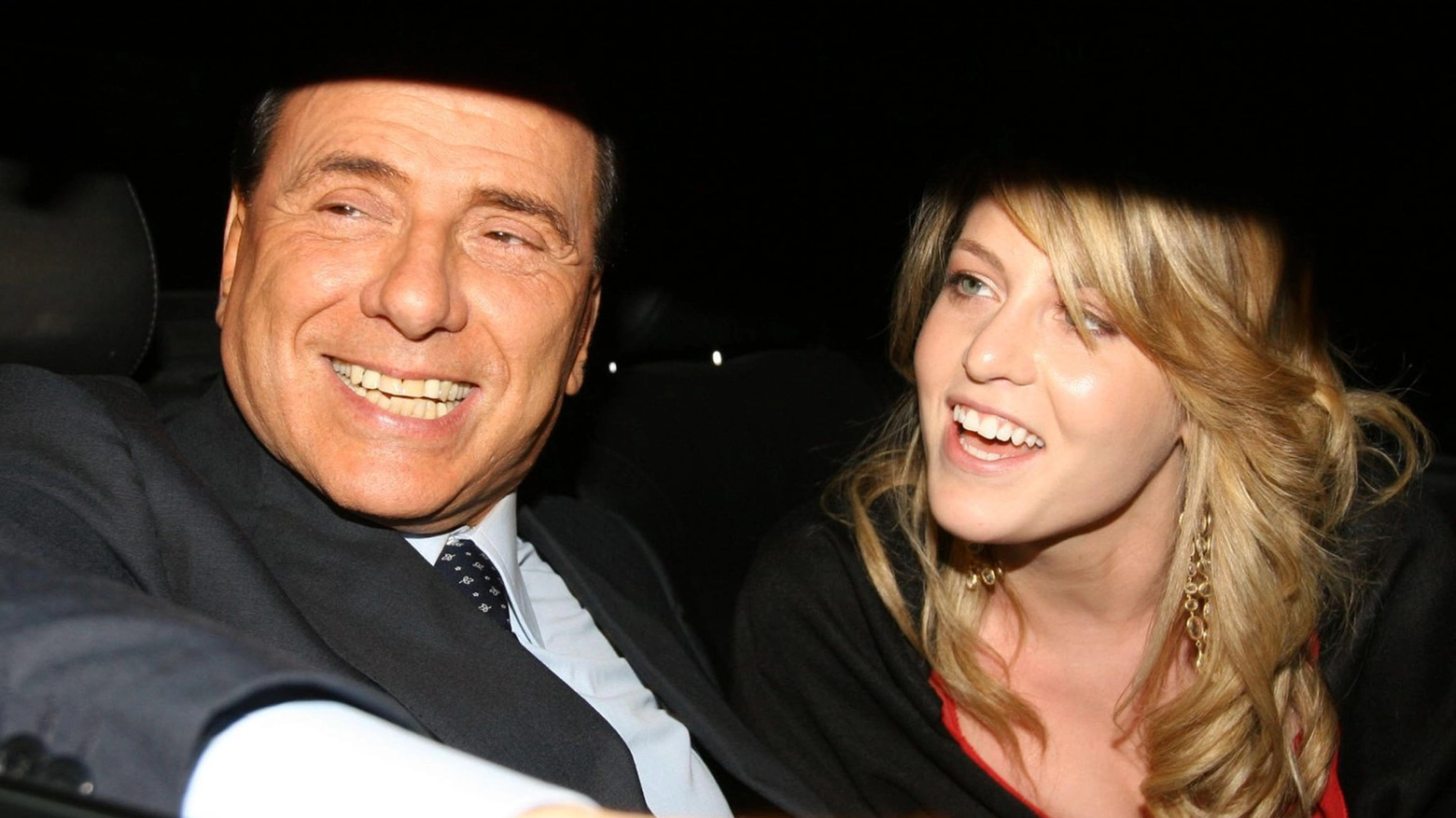 Silvio Berlusconi con la figlia Barbara in una immagine di archivio (foto Ansa)