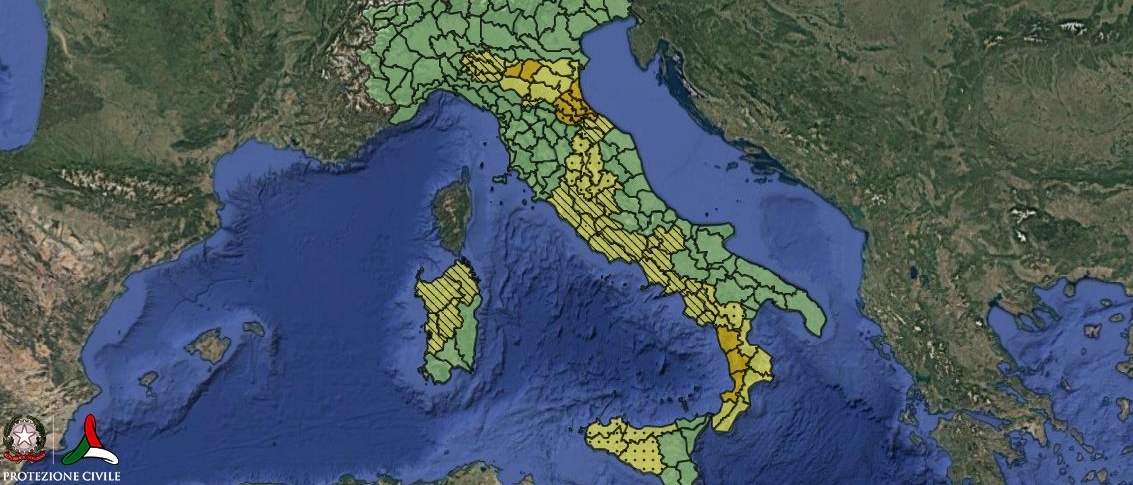 Neve a bassa quota e allerta meteo in 10 regioni: la settimana parte col brivido