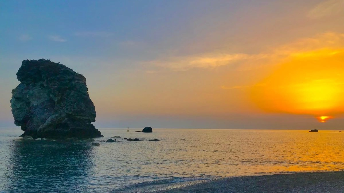 Lo scoglio della regina al tramonto