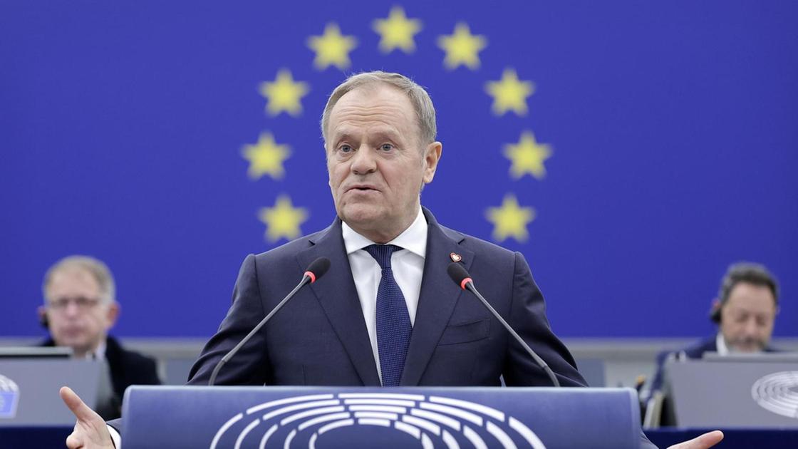 Donald Tusk: Europa deve investire in difesa comune con finanziamento europeo