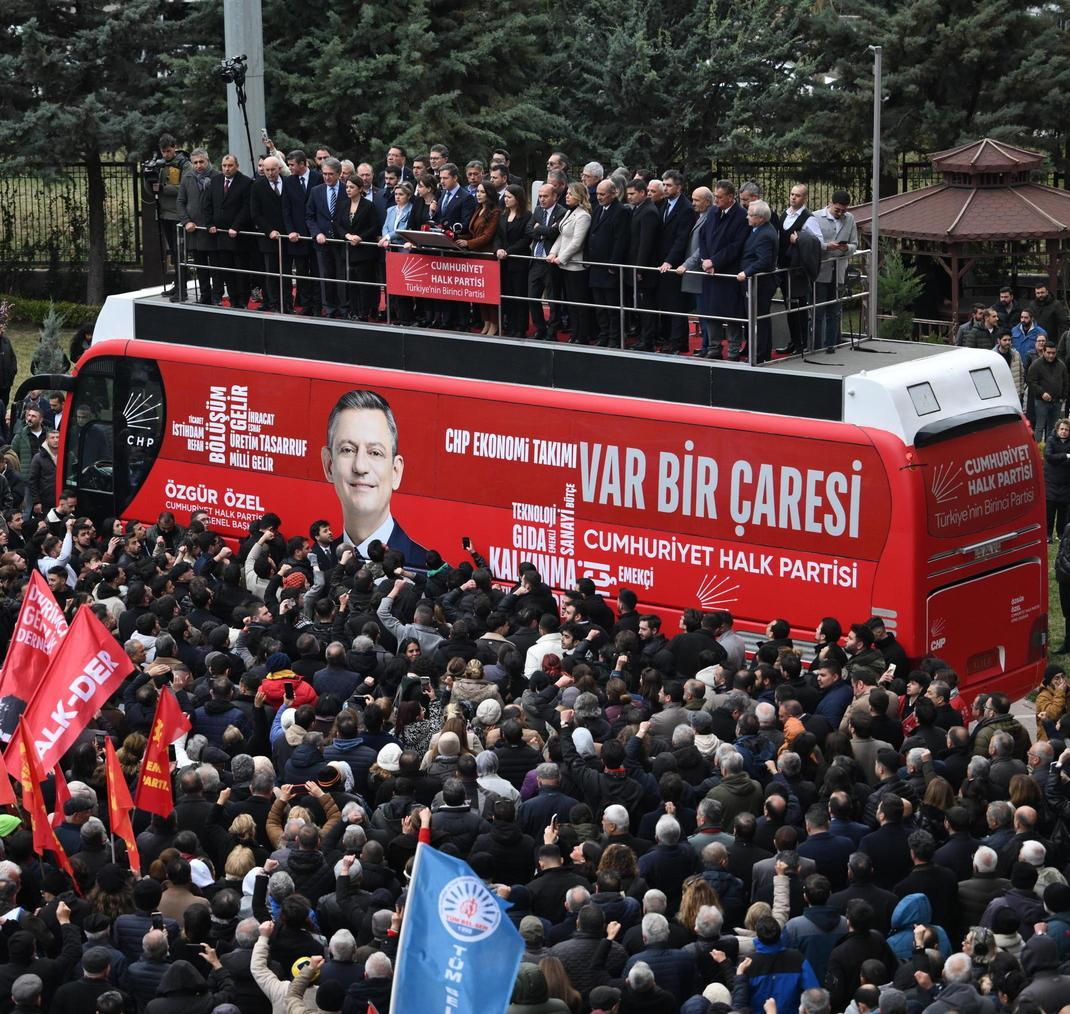 Arrestato il rivale di Erdogan. Il governo vieta le manifestazioni. Ma si scatenano le proteste