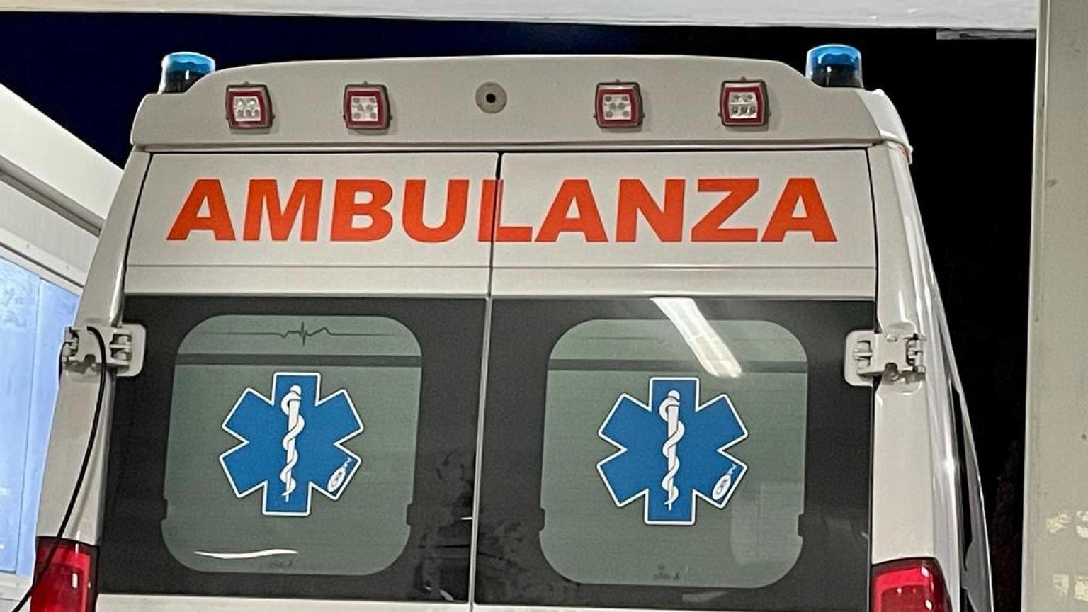 Rivolta in carcere Trieste, cinque portati via in ambulanza