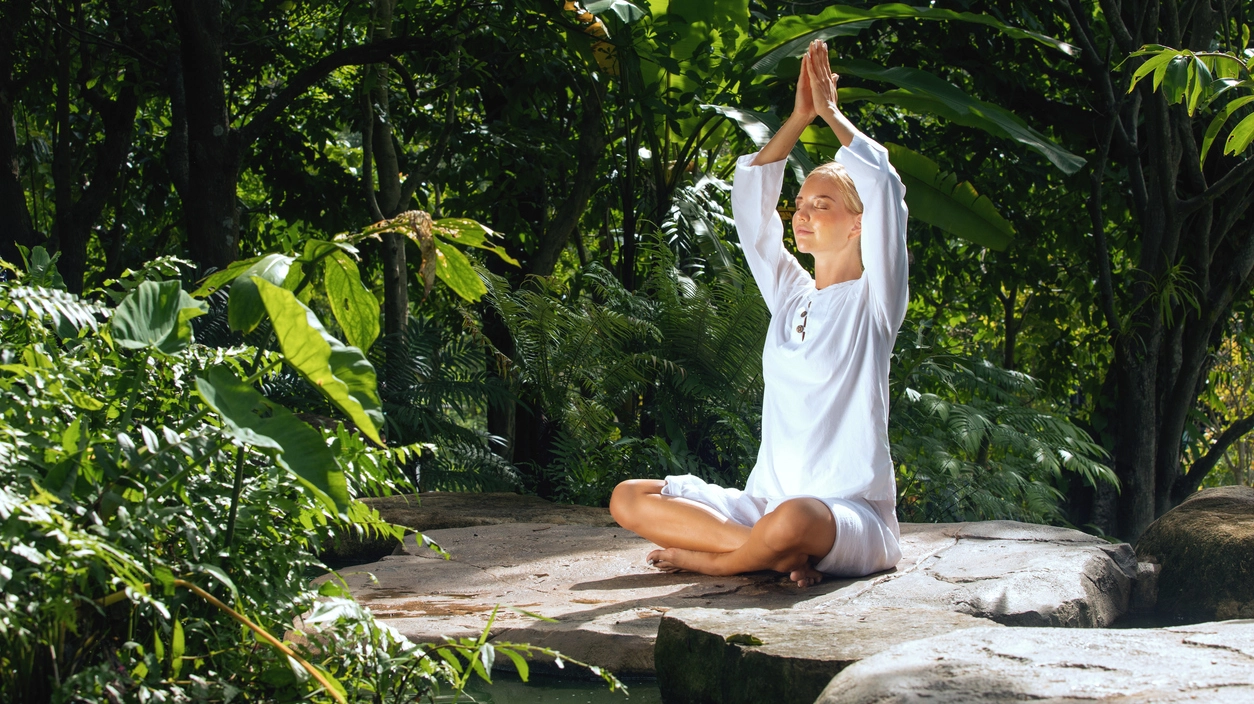 Snake e Alien Yoga - Crediti iStock Photo