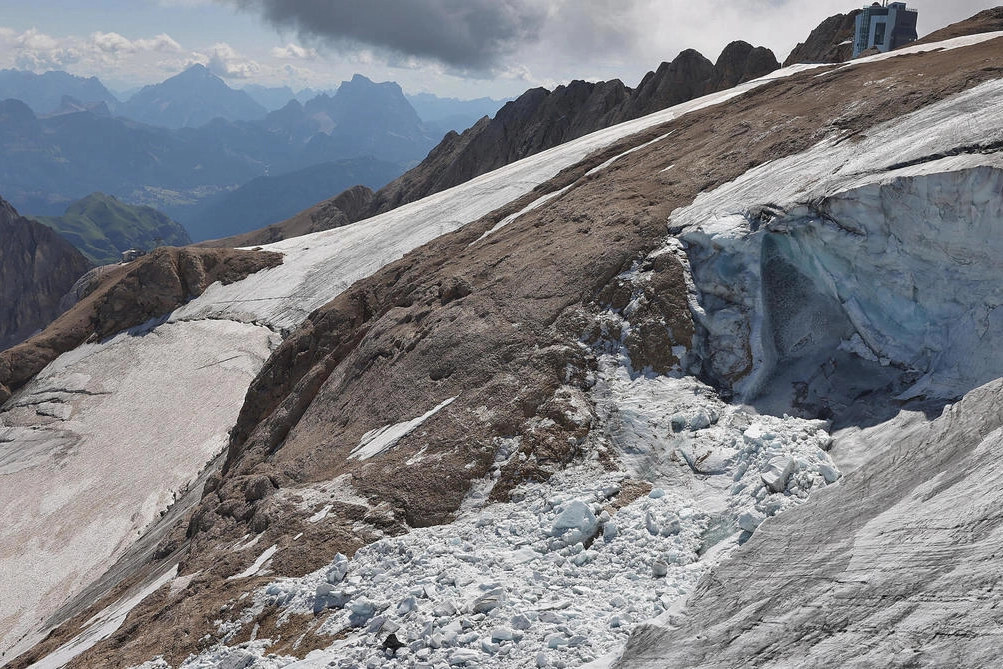 Il seracco crollato alla Marmolada (Ansa)