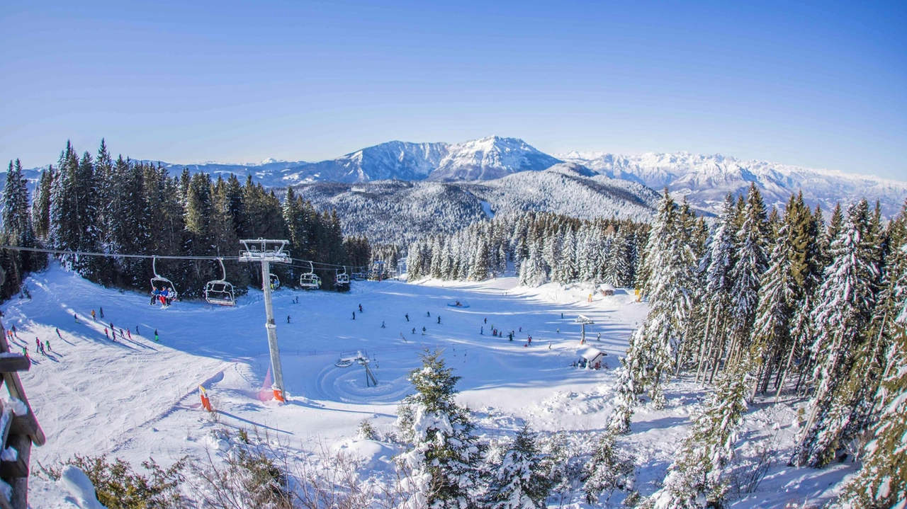 Scopri le migliori località sciistiche italiane, da Pila in Val d'Aosta a Madonna di Campiglio nelle Dolomiti di Brenta.