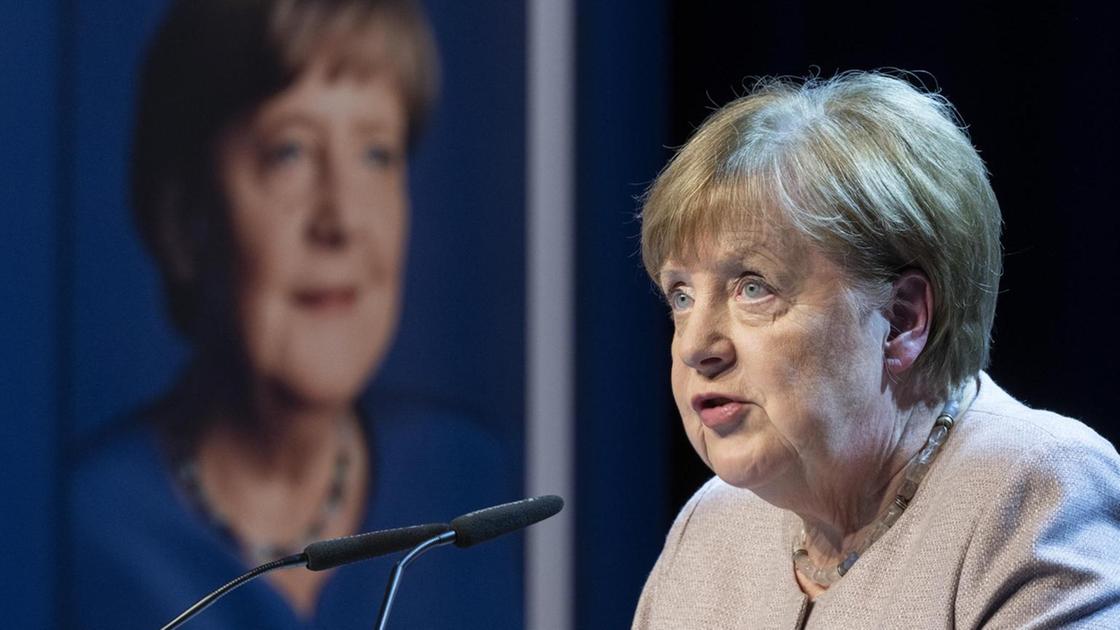 Angela Merkel critica Friedrich Merz per l