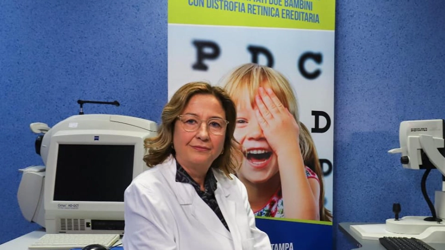 Francesca Simonelli, professoressa ordinaria di Oftalmologia e direttrice dell'UOC Oculistica, tra i massimi esperti di terapia genica oculare (foto Azienda Ospedaliera Universitaria Luigi Vanvitelli su Facebook)