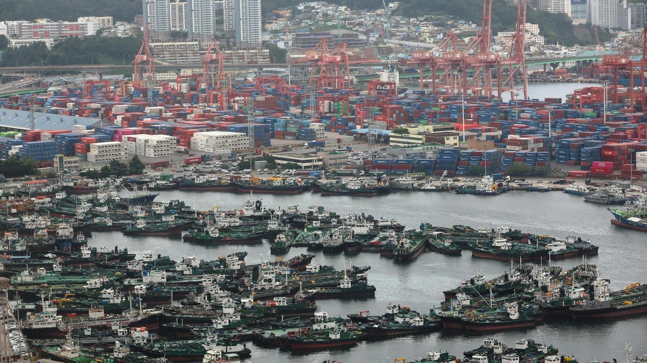 Il temuto tifone Shanshan ha toccato terra in Giappone giovedì mattina sull'isola principale meridionale di Kyushu: lo hanno reso noto...