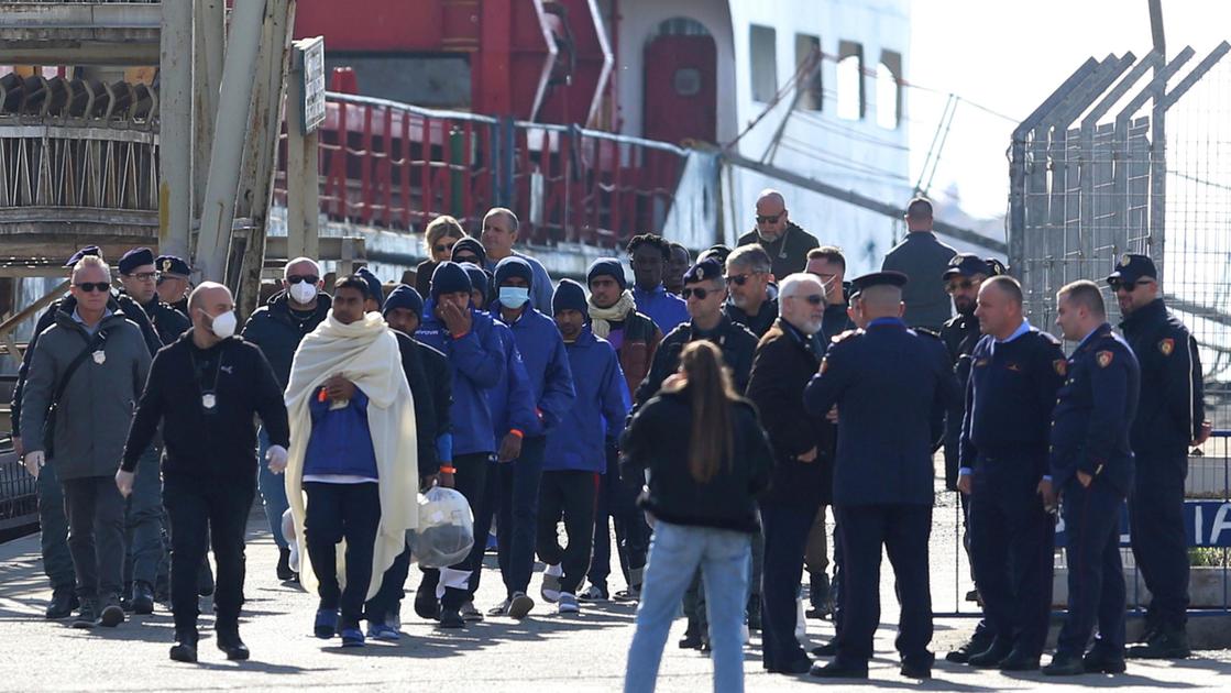 Qui Gjader e Shengjin: “Si vede solo la polizia”. I centri per migranti restano non luoghi