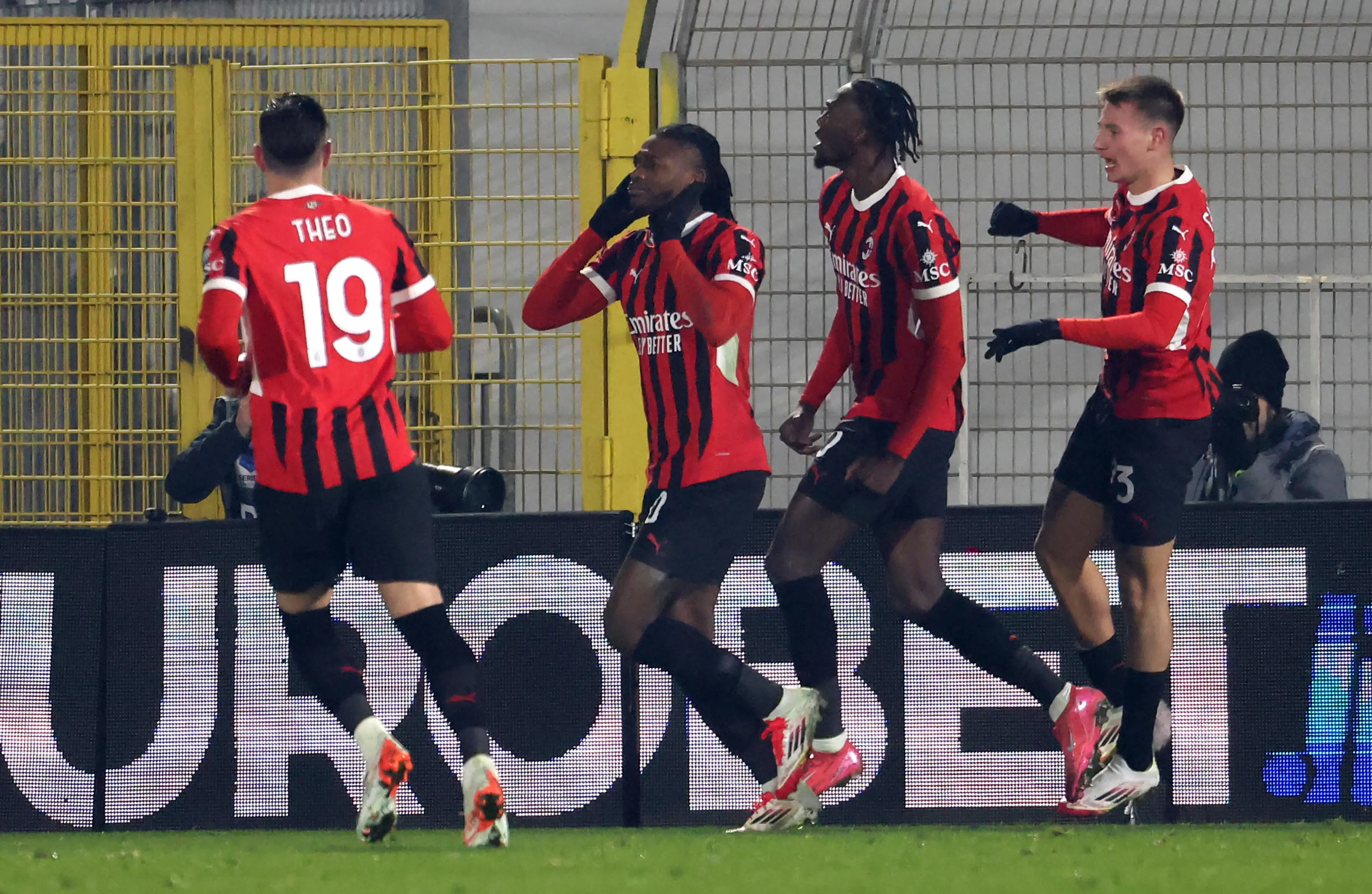 Il Milan vince in rimonta, Theo Hernandez e Leao ribaltano il Como. Primo successo per Conceicao