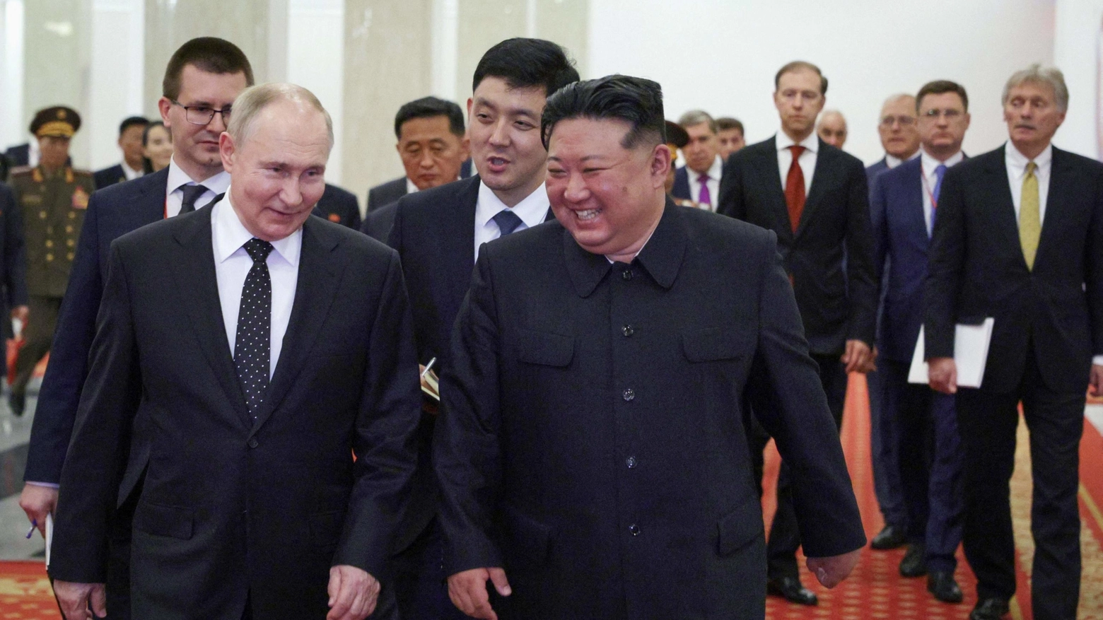 Il presidente russo Putin insieme al nordcoreano Kim Jong-un (Ansa)
