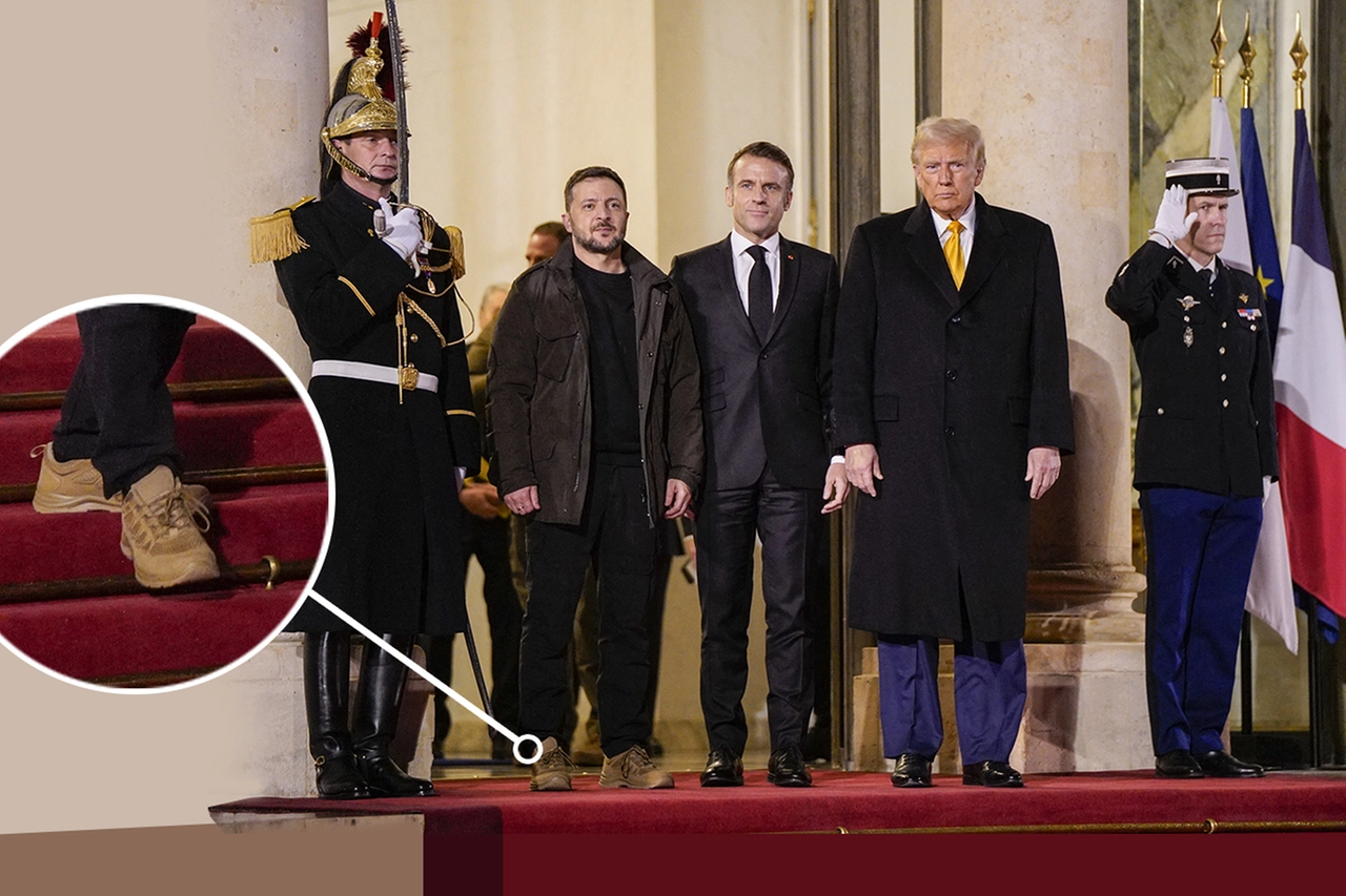 Il presidente ucraino Zelensky a Notre Dame, tra il presidente Usa Trump e il presidente francese Macron