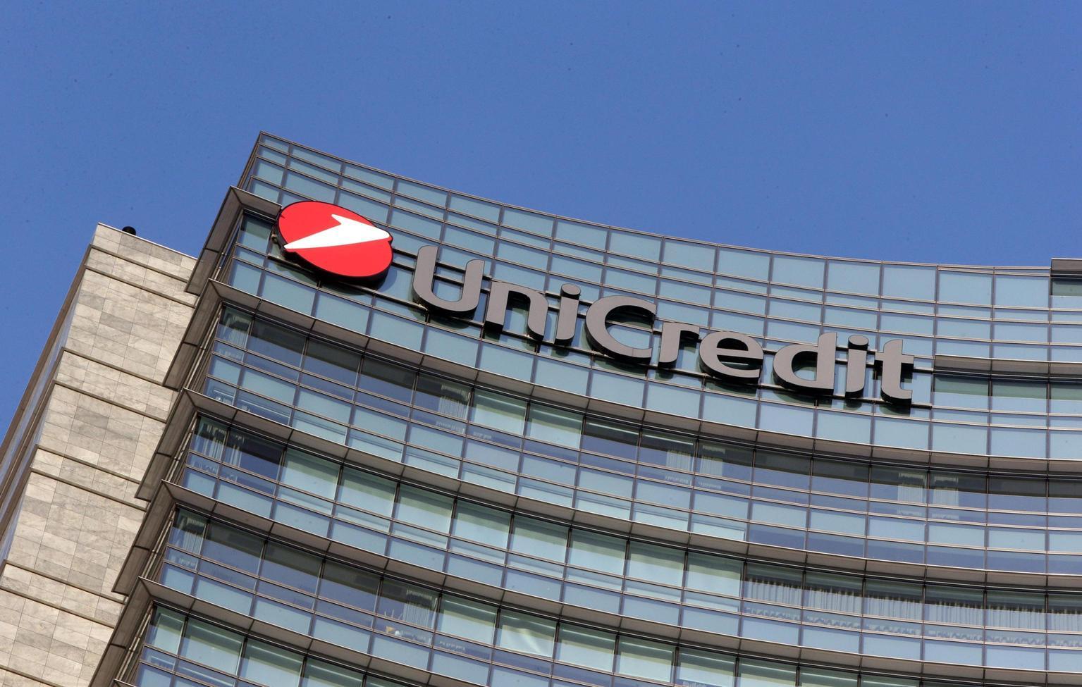 Unicredit chiude vivace in Borsa dopo via libera Bce su Commerz