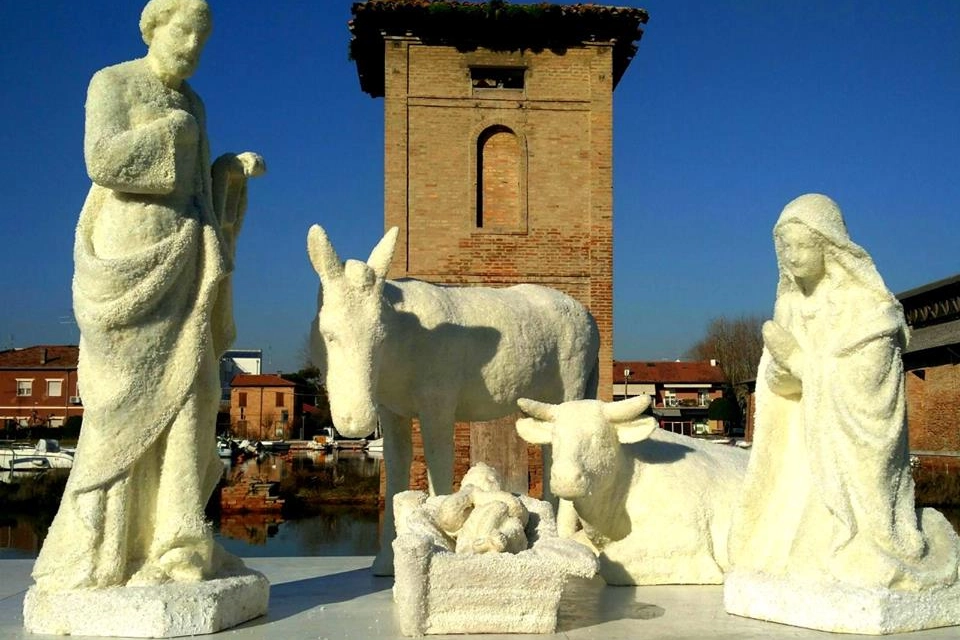 Presepe di sale sull'acqua a Cervia