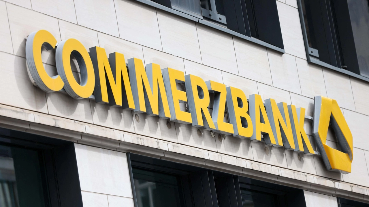 Retromarcia del governo tedesco sulla Commerzbank (foto Ansa)