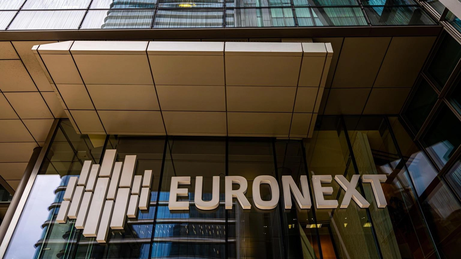 Borsa: Europa in calo, Parigi e Francoforte -0,2%