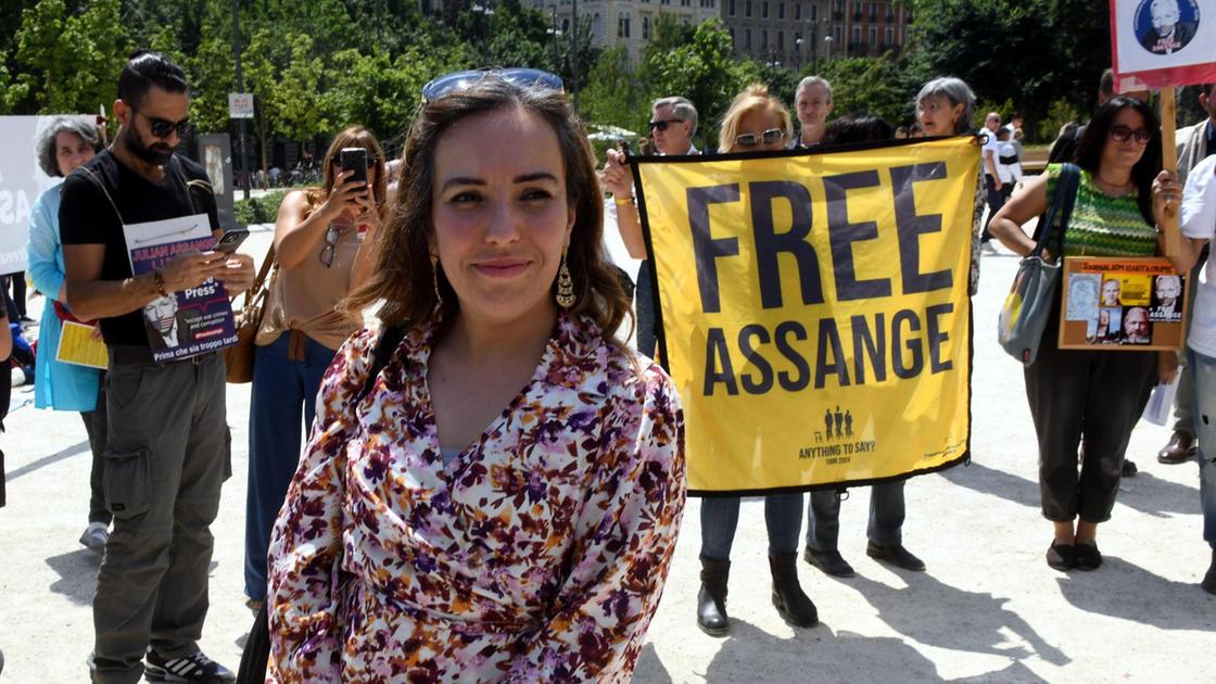 Lady Assange a Milano:: "Mio marito è ritenuto il peggior criminale"