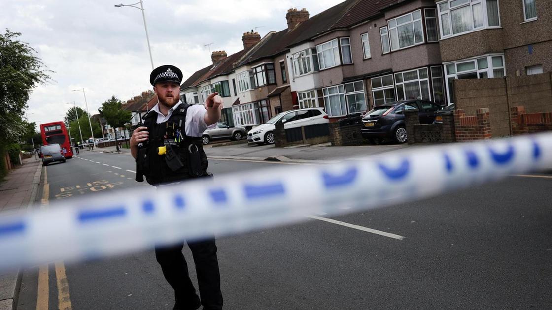 Quindicenne ucciso a Londra da colpi di pistola, 6 arresti