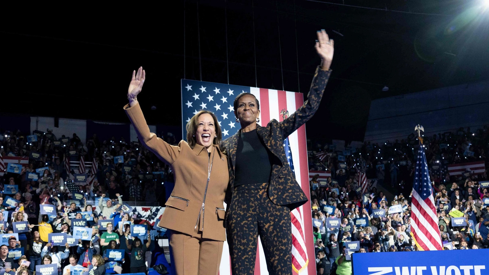 La ex First Lady scatenata contro il candidato repubblicano in Michigan: “Votarlo significa danneggiare la salute delle donne”. Fan dem in delirio in Texas per Beyoncè