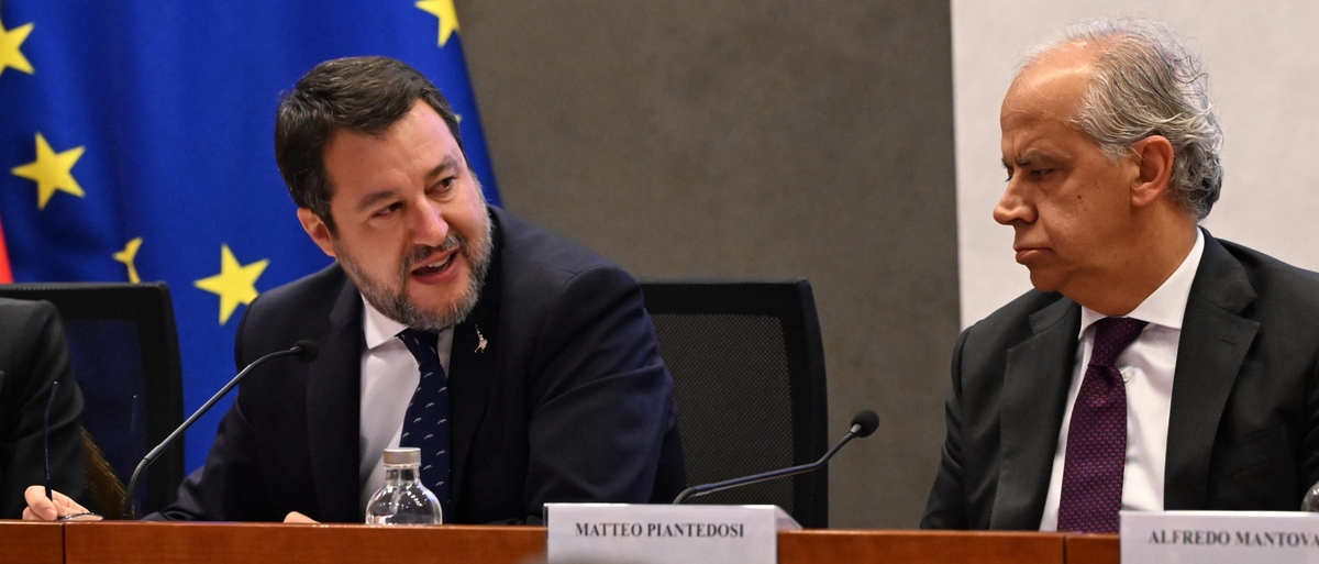 Matteo Salvini e il Viminale nel cuore: “Ne parlerò con Giorgia”. Ma Fazzolari: “Rimpasto? Non è all’ordine del giorno”