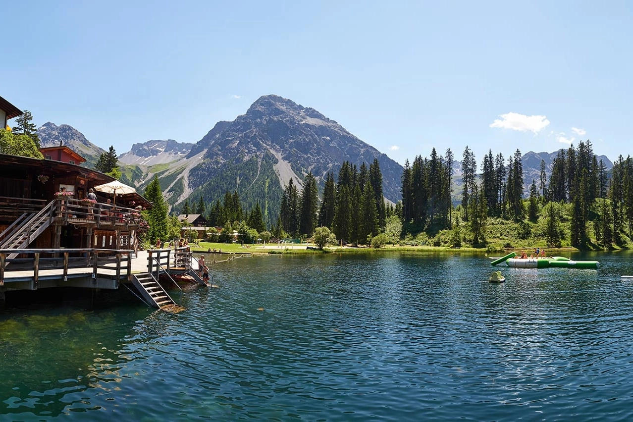 Lo splendido scenario del lago Untersee ad Arosa, con piscina riscaldata, a 1800 metri di quota