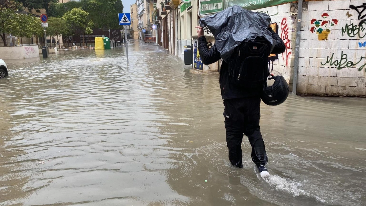 Allagati case, negozi e garage, chiusi scuole e parchi pubblici