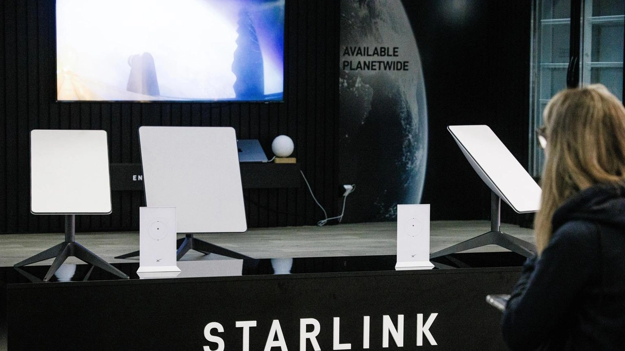 Il ministro degli Esteri polacco considera provider alternativi se Starlink di Musk si dimostra inaffidabile.