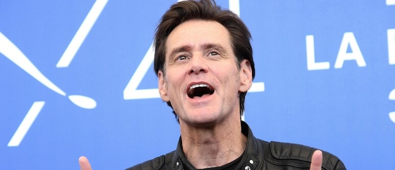 Jim Carrey non dice addio al cinema. Ace Ventura ammette “Ho bisogno di soldi”