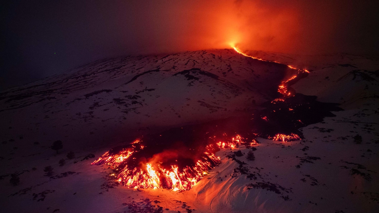 TOPSHOT-ITALY-VOLCANO-ETNA-ERUPTION