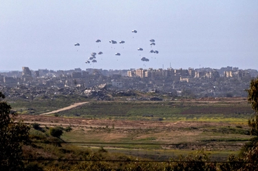 Gran Bretagna: “La pazienza verso Israele si sta esaurendo”. Anche l’Italia pronta a paracadutare aiuti su Gaza