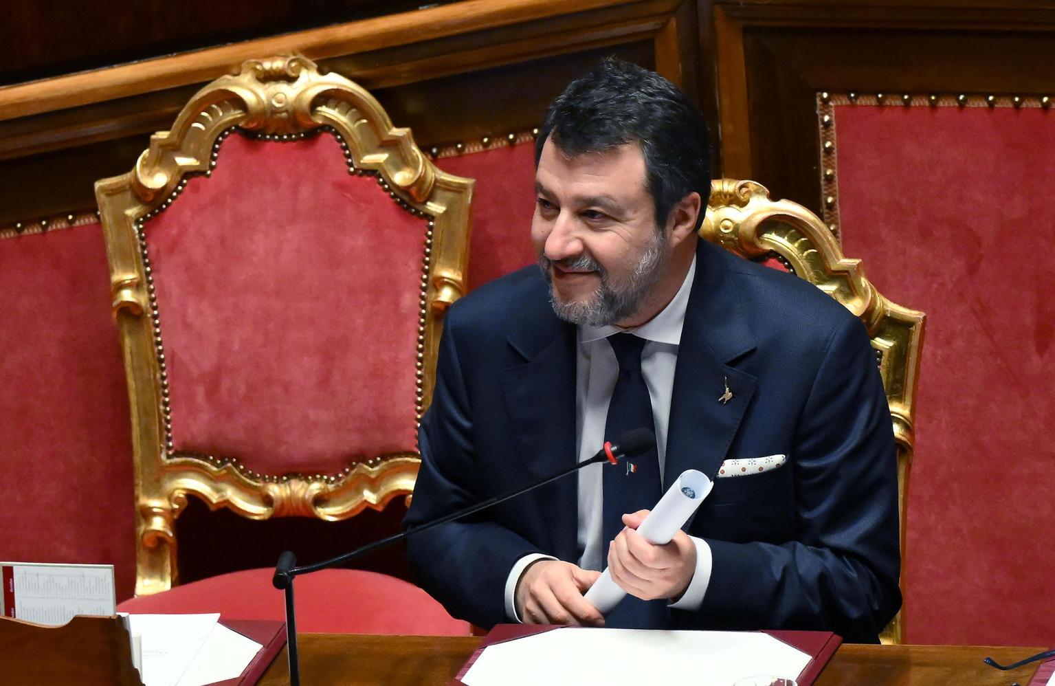 Salvini, giusta la circolare su asterisco e schwa a scuola