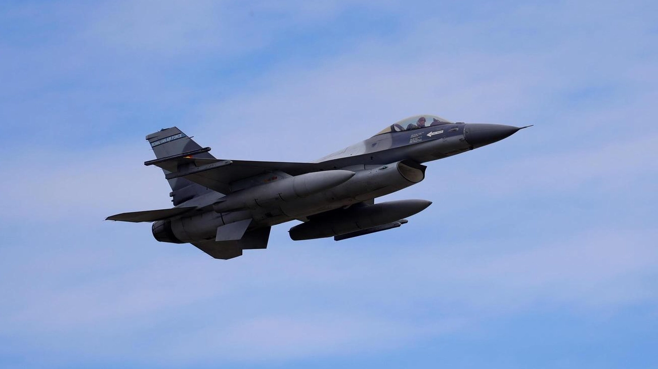 Bloomberg, i primi F-16 arrivati in Ucraina